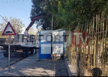 Hiqen kioskat pranë shkollave në Durrës, shisnin ushqime të pakontrolluar