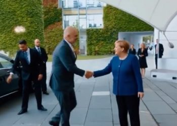 Rama takon Merkelin për të kërkuar PO-në për negociatat