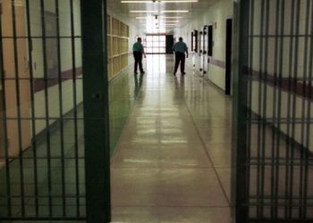 Avokatët letër ministries/ Duhet të amnistoni të burgosurit me tre vite pasi po divorcohen