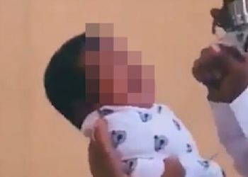 VIDEO/ Pasi qëlloi në ajër, vëllai ia futi pistoletën në gojë bebes