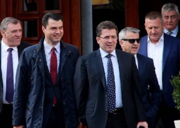 Hipokrizia e kastës politike 30 vjeçare që përbetohet për ndryshim sistemi