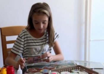 Shet pikturat për të blerë ilaçet e sëmundjes së rrallë, mesazhi i fortë I nxënëses së talentuar