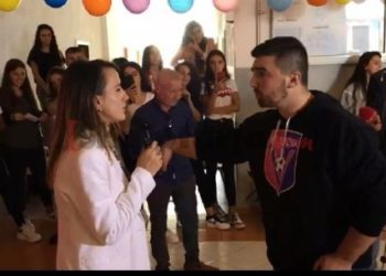 “Ti mbron Edi Ramën”/ Nxënësi debat me Rudina Hajdarin: Ti nuk e njeh Azemin