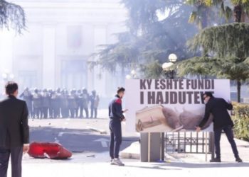 “Meta priti me ankth djegien e Kuvendit, këtë e di Komisioni”