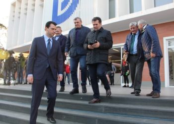 Ishëm/Lulzim Basha i mbledh aleatët për darkë në kantinën e Agron Dukës