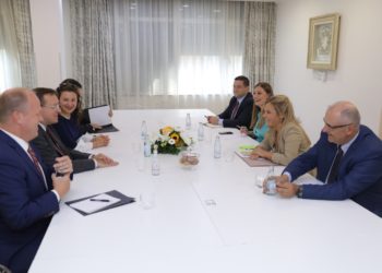 Kryemadhi pas takimit me zyrtarin e DASH: Për hapjen e negociatave duhet të zhvillohen zgjedhjet