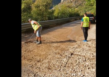 Situata në qarkun e Gjirokastrës nga përmbytjet, aksion për pastrimin e rrugëve
