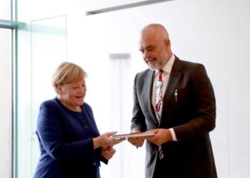 Merkel zbulon dhuratë që i bëri kryeministri Edi Rama