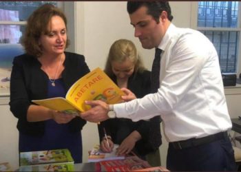 Libra për të gjitha shkollat shqipe në SHBA, fillon shpërndarja e teksteve