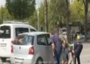 Tiranë, makina përplas një fëmijë në bulevard
