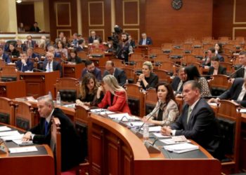 “Nëse bëhet marrëveshje Rama-Basha, 35-të deputetët e rinj largohen nga Parlamenti”, mesazhi i fortë i Valterit