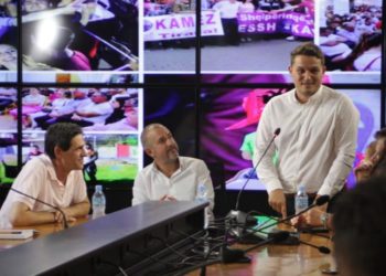 “Do shërbejmë me pasion, përkushtim e vizion”, PS vendos Elio Hyskon si deputet i Kamzës