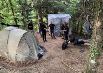 Policia greke gjen kanabis në malet e Kozanit, në pranga 3 shqiptarë dhe një grek