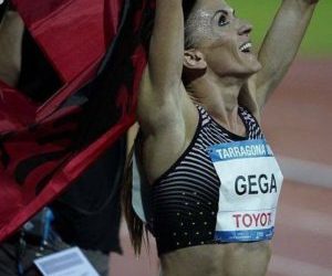 VIDEO/ Luiza Gega në histori, e 9-a në botë duke thyer rekord kombëtar