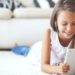 Fëmijët kalojnë 61 ditë në vit në internet, flasin me të panjohur në rrjetet sociale