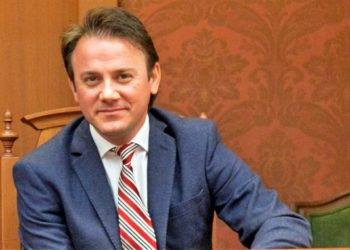 “Flini të qetë, ne nuk do të lejojmë pazar të fshehtë Rama-Basha”, mesazhi i Gjonit në Kuvend