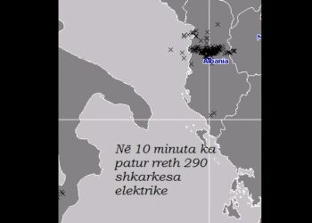 Rreth 300 rrufe për 10 minuta në Shqipërinë e mesme