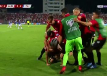 “Elbasan Arena”/Kuqezinjtë kthejnë dinjitetin, shpartallojnë Islandën 4-2