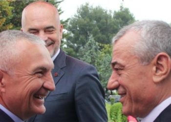 Meta rrëfen çfarë bisedoi dje me Ruçin, por poston foton ku është edhe kryeministri: Ramë dakord…