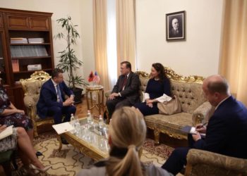 Zbardhen detaje të takimit të Ballës me zyrtarin e DASH