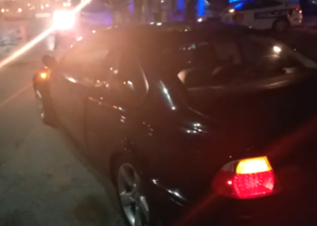 Aksidenti në Vlorë/ “BMW” merr para motorin, por kaska shpëton shoferin