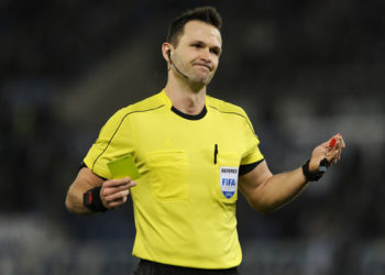 Një sllovak vendos për Shqipëri-Islandë, ka “fiksim” kartonin e kuq për shqiptarët