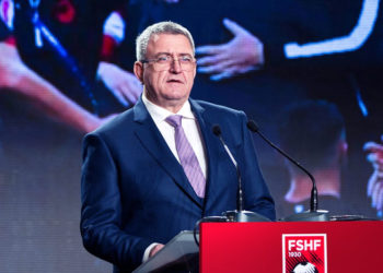 Duka: VIP-at po turren për të shqyer tortën e suksesit
