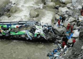 Pakistan/Autobusi bie në lumë. Vdesin 24 persona, plagosen 9 të tjerë