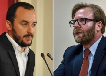 VIDEO / Anulohet emisioni, Molliqaj dhe Abazi përplasen fizikisht