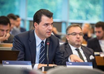 Pas takimit me zyrtarin e DASH, Basha lobon për hapjen e negociatave në Bruksel