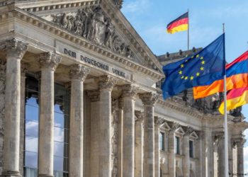 “Deutsche Welle”: Bundestagu votoi me shumicë pro hapjes së negociatave për Shqipërinë, kusht Drejtësia dhe Reforma Zgjedhore