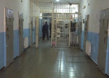 Burgjet në gatishmëri/ Ministria e Drejtësisë: Të dënuarit janë nxjerrë në ambientet e ajrimit