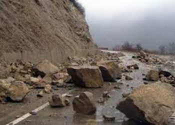 Rrëshqitje gurësh në aksin Burrel-Milot prej motit të keq