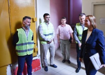 Ministrja Denaj në terren pas tërmetit: Kontroll për ashensorët e pallateve, prioritet siguria e qytetarëve