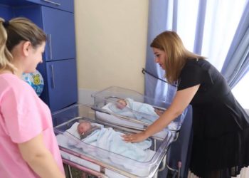 Rama jep lajmin e mirë për dy vogëlushët që fitojnë betejën për jetën pas 37 ditësh të vështira në maternitet