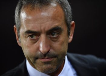 Të gjithë presin largimin e tij, trajneri i Milanit habit me deklaratat