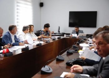 Nga “Privatizimet” te rrugët, Kuvendi rrëzon katër dekrete të Metës