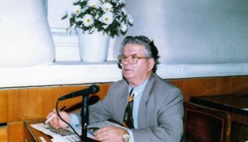 Lidhja e Shkrimtarëve/Si më mbrojti Kadareja nga sulmet e dy poetëve ushtarakë