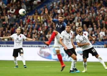 Franca na poshtëron dy herë, me himnin dhe me humbjen 4-1