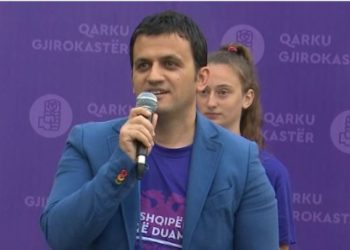 Kryebashkiaku i Gjirokastrës publikon diplomat: Ja e vërteta e shkollës së mesme