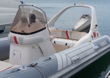 Do testonin gomonen në Karaburun, 4 të rinj rrezikojnë jetën, 2 prej tyre dalin me not në breg