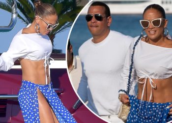 FOTO/ Jennifer Lopez tregon më shumë se ç’duhet, 50-vjeçarja ka një trup për t’u admiruar