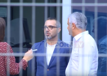 “I qetë dhe i qeshur”/ Tahiri del pas dy orësh nga Krimet e Rënda, bisedë me gazetarët