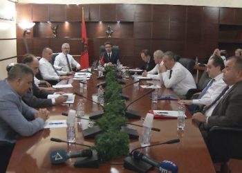 Zbardhen emrat e kandidatëve që pritet të zëvendësojnë Gentian Osmanin në KLP