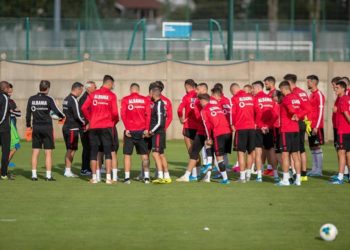 Reja ribën mesfushën, ja si do të rreshtohen kuqezinjtë në sfidën ndaj Francës