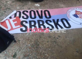 FOTO/ Planifikuan ngritjen e dronit me mbishkrim “Kosova është Serbi”, arrestohen çekët në Prishtinë