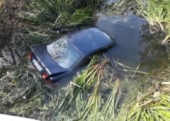 “Benz”-i me katër të rinjtë ‘fluturon’ në kanal në Kurbin, dy të plagosur