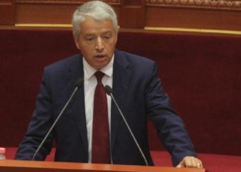 Ndryshimet në Kodin Penal/ Lleshaj: Kush kapet me armë do dënohet nga 5-15 vite burg