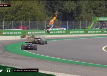 VIDEO/ Tjetër aksident i frikshëm në garat me makina, piloti i shtang të gjithë pas përplasjes me barrierat