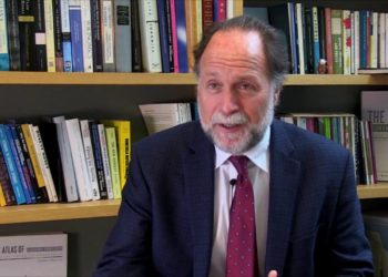 Profesori i Harvard: Mos ia vini fajin ekonomisë, por politikave publike